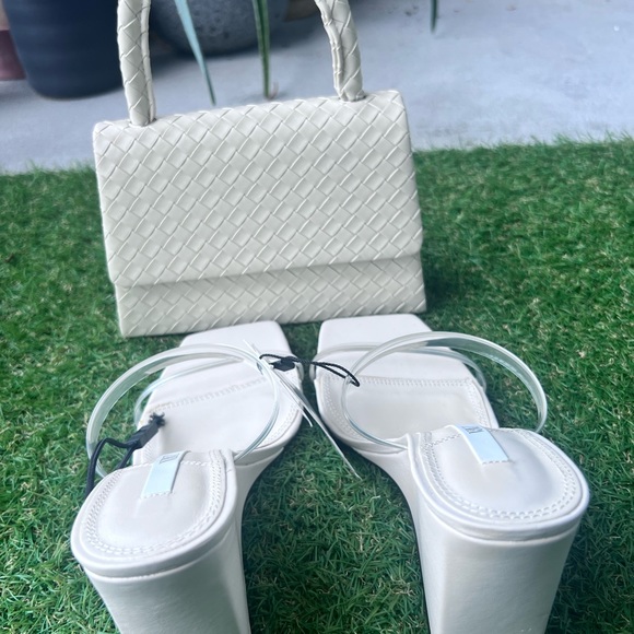 Zara Off White Vinyl Wedge Sandals. ONLY SHOES/no include bag - Picture 4 of 6